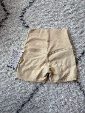 Lululemon Align No Line High-Rise Short 4" - Butter Cream